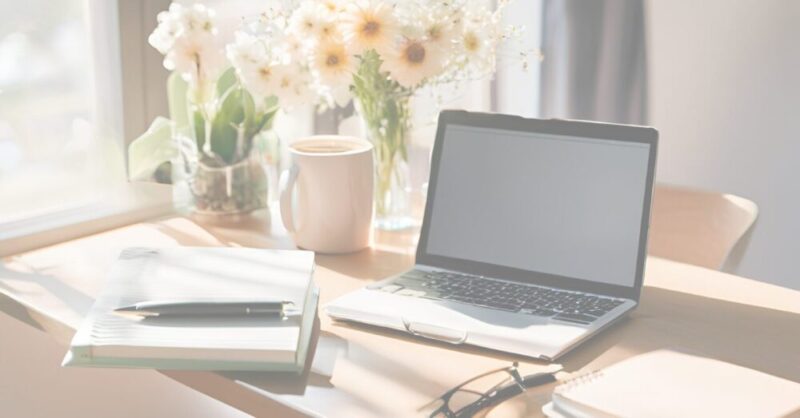 机の上にパソコン